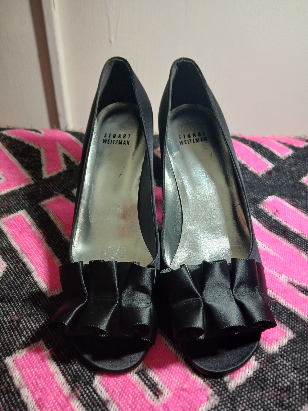 Stuart Weitzman Gigiritz Black Satin Peep-Toe Pumps Ruffle Detail 7.5 EUC!